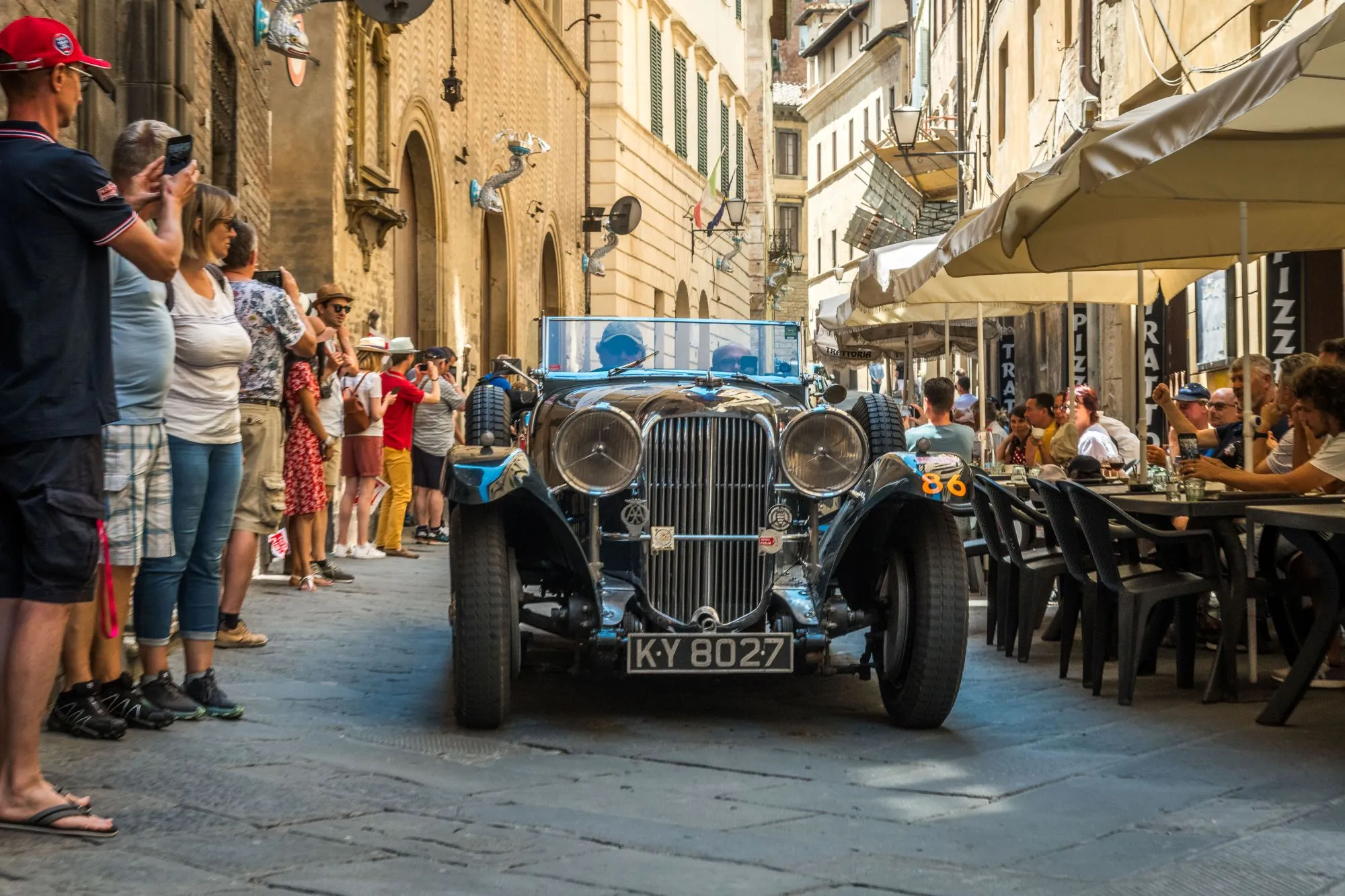 1000 Miglia in Siena: vintage cars in the heart of the city
