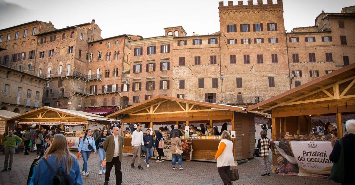 Christmas in Siena. The City Lights Up with Lights and Traditions
