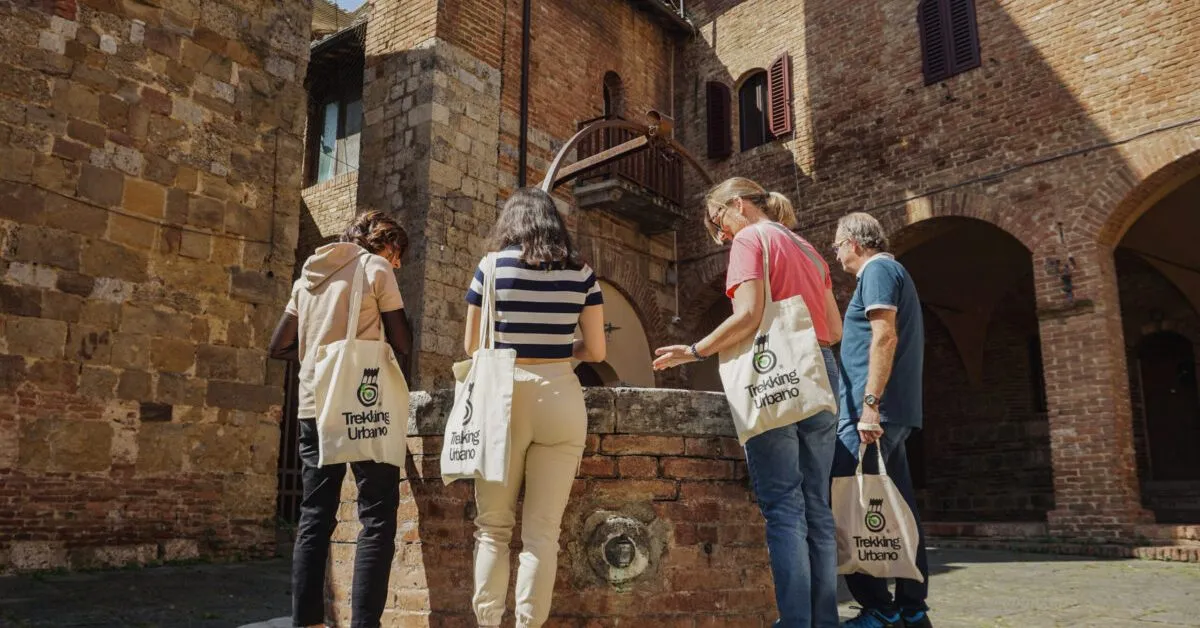 Urban Trekking in Siena: the city tells its story to those who walk slowly